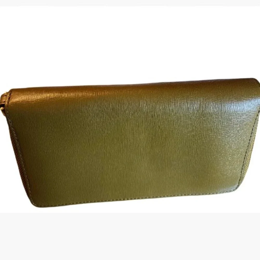 Tory Burch Robinson Zip-Around Continental Wallet Saffiano Leather EUC/Like New
